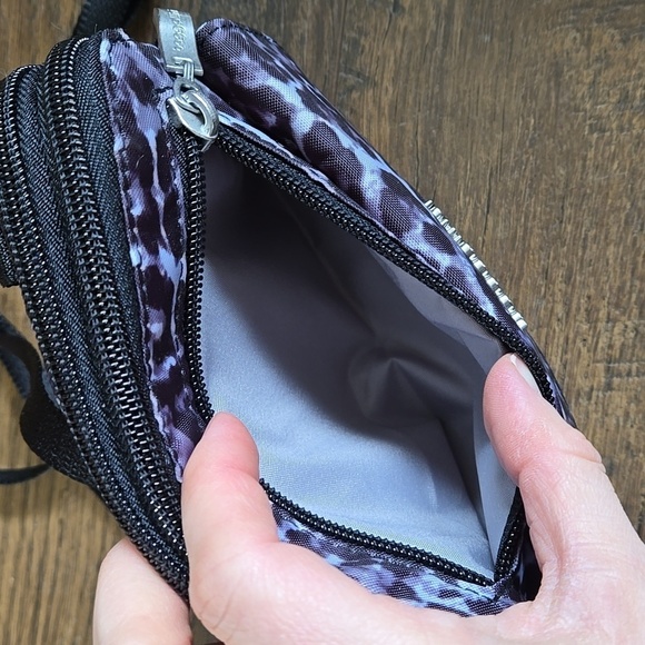 Baggallini Modern Everywhere Mini Bag - Picture 5 of 11